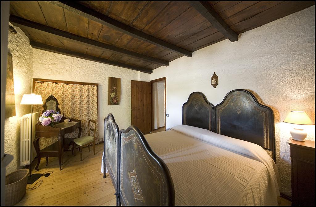 Agriturismo Famiglia Al Castello Di Bagnolo Bagnolo Piemonte Zimmer foto
