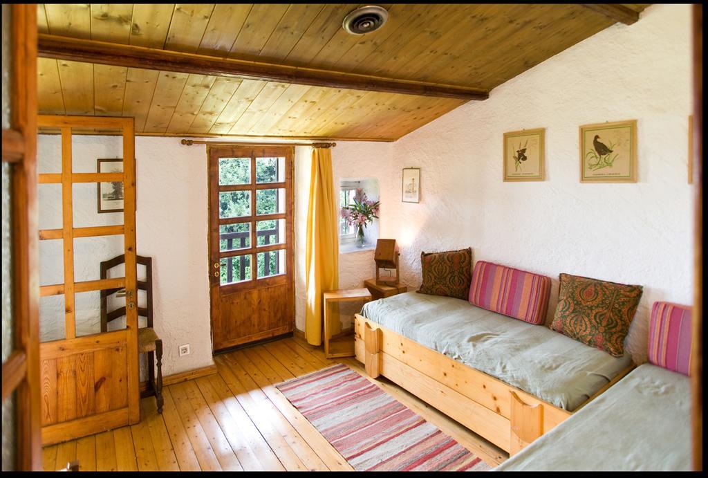 Agriturismo Famiglia Al Castello Di Bagnolo Bagnolo Piemonte Zimmer foto