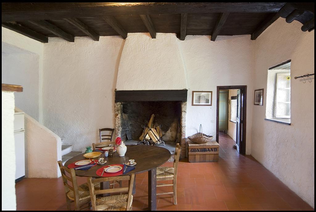 Agriturismo Famiglia Al Castello Di Bagnolo Bagnolo Piemonte Zimmer foto