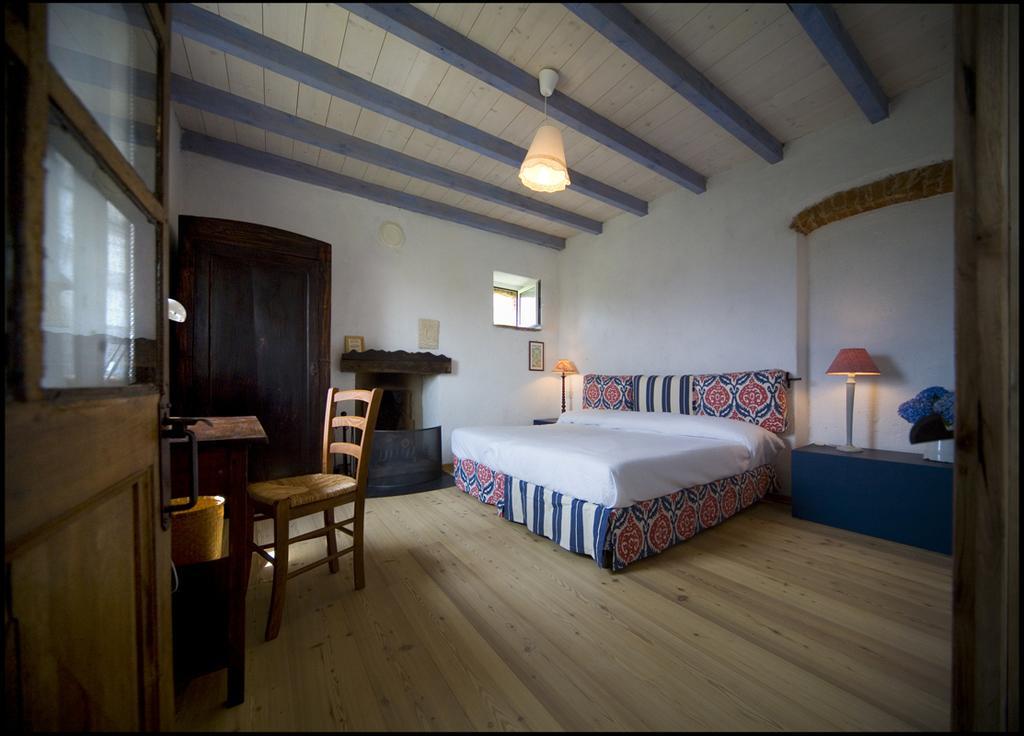 Agriturismo Famiglia Al Castello Di Bagnolo Bagnolo Piemonte Zimmer foto
