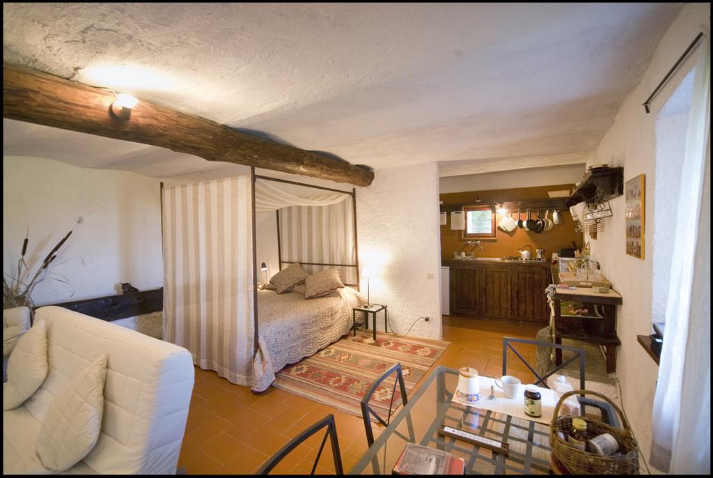 Agriturismo Famiglia Al Castello Di Bagnolo Bagnolo Piemonte Zimmer foto
