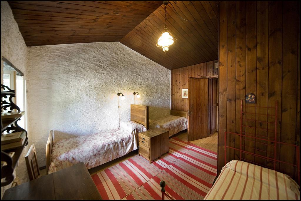 Agriturismo Famiglia Al Castello Di Bagnolo Bagnolo Piemonte Zimmer foto